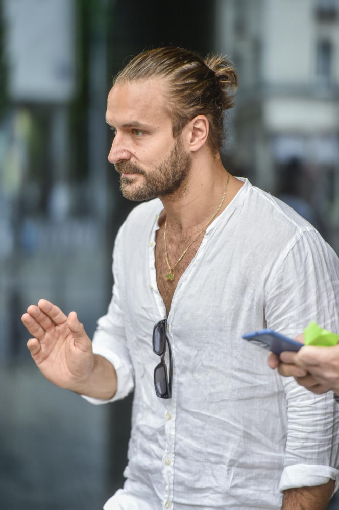 Piotr Stramowski miał zupełnie inny plan na życie. Dziś jest jednym z najbardziej rozpoznawalnych polskich aktorów