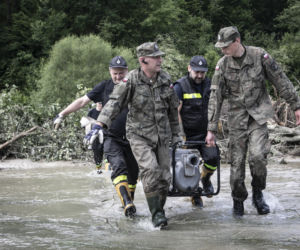 Region przemyski. Sprzątanie po powodzi.