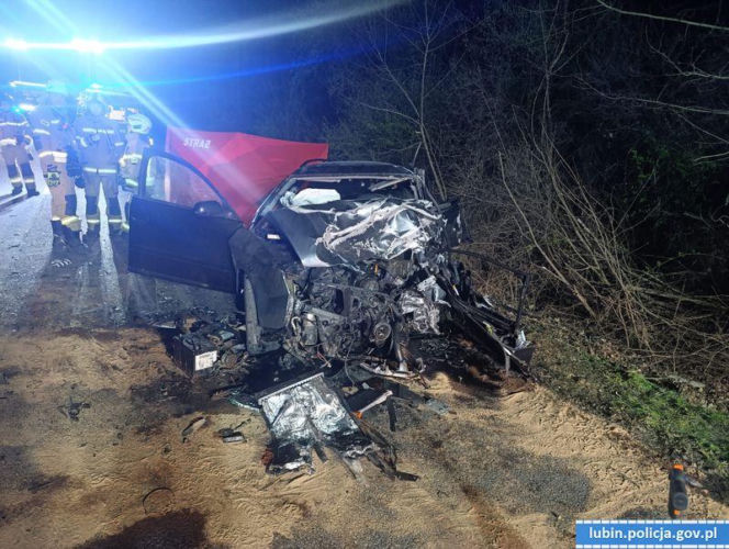 Czołowe zderzenie na Dolnym Śląsku. Zginęło dwóch młodych kierowców