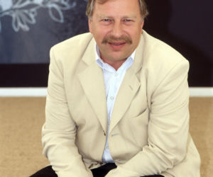 Jerzy Stuhr przed śmiercią nie chciał rozmawiać z księdzem