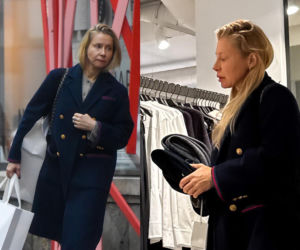 Katarzyna Warnke bez makijażu i bez.... uśmiechu. Za to z torbami za fortunę na świątecznych zakupach