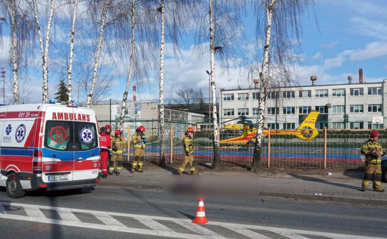 Śmiertelny wypadek na przejściu w Wieluniu! Porsche huknęło w kierującego hulajnogą [ZDJĘCIA]