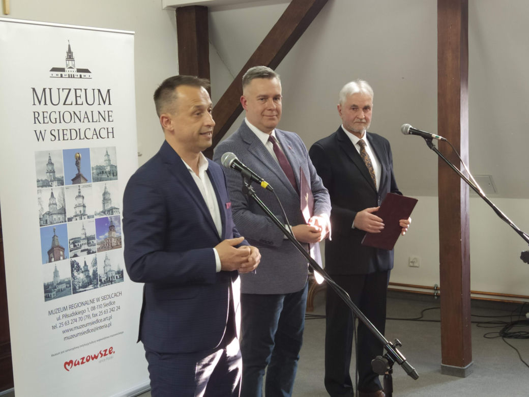 Zdjęcia z otwarcia wystawy o historii piłki nożnej w siedleckim Muzeum Regionalnym