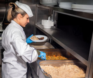 Karmimy pierogami naszych obrońców