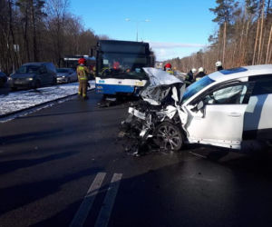 Wypadek przy ul. Chwarznieńskiej w Gdyni. 5.03.2021r. Trzy osoby ranne
