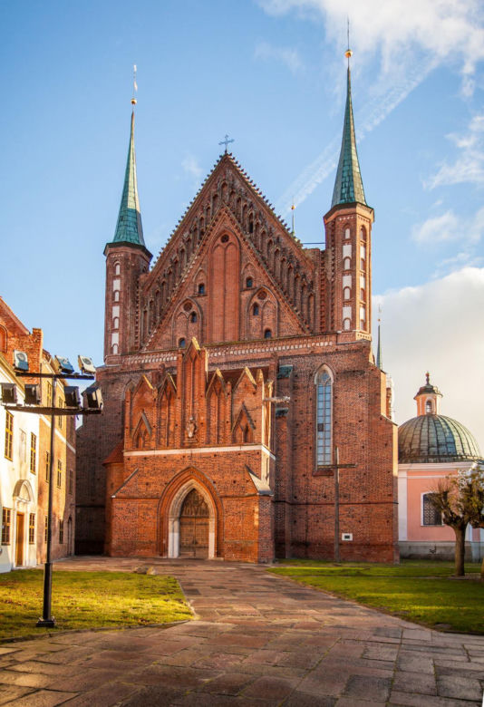 Niesamowite miasteczko nad Zalewem Wiślanym. Historia i magia w jednym miejscu