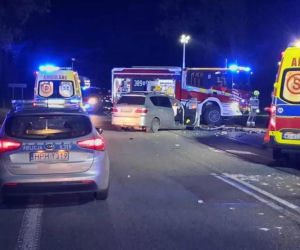 Zderzenie aut na DK-2. 7 osób przewieziono do szpitala!