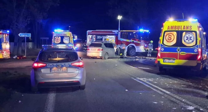 Zderzenie aut na DK-2. 7 osób przewieziono do szpitala!