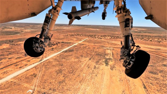 MQ-28A Ghost Bat odpalił pocisk AMRAAM