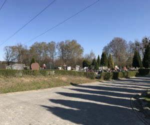 Ten cmentarz na Śląsku jest otwarty. Mieszkańcy odwiedzają groby bliskich