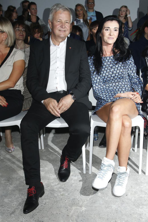 Izabela Podolec: Młoda żona Apoloniusza Tajnera zachwyca urodą
