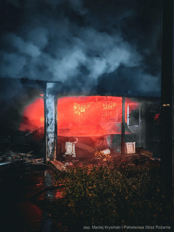 Pożar na targowisku przy ul. Bakalarskiej. Zatrzymano 36-letniego mężczyznę