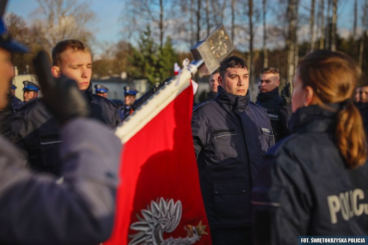 Nowi policjanci w świętokrzyskim garnizonie. W szeregi wstąpiło 58 funkcjonariuszy 