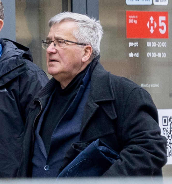 Bronisław Komorowski gnał do krawca z dżinsami. Po drodze złamał prawo!