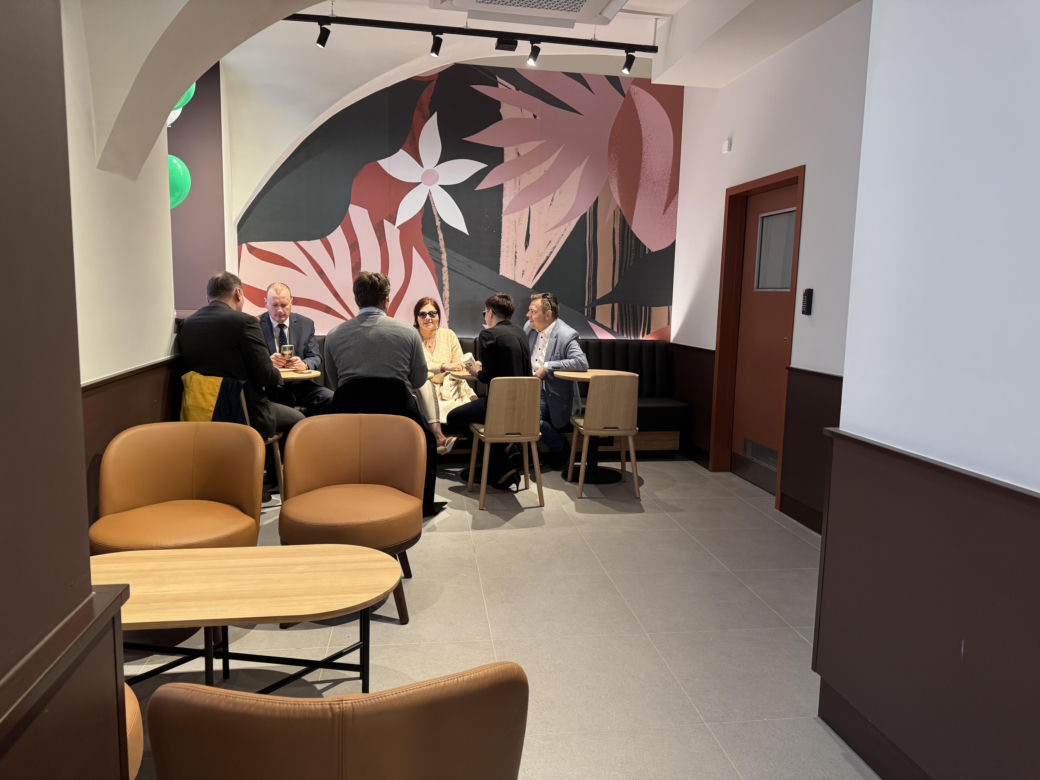 Pierwszy Starbucks w Lublinie otwarty! Jak lokal wygląda w środku? 