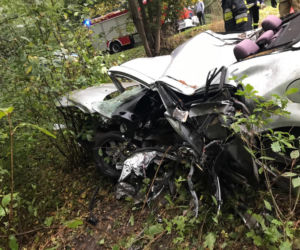Łódzkie. Śmiertelny wypadek na DK74. Kierowca mazdy uderzył w drzewo
