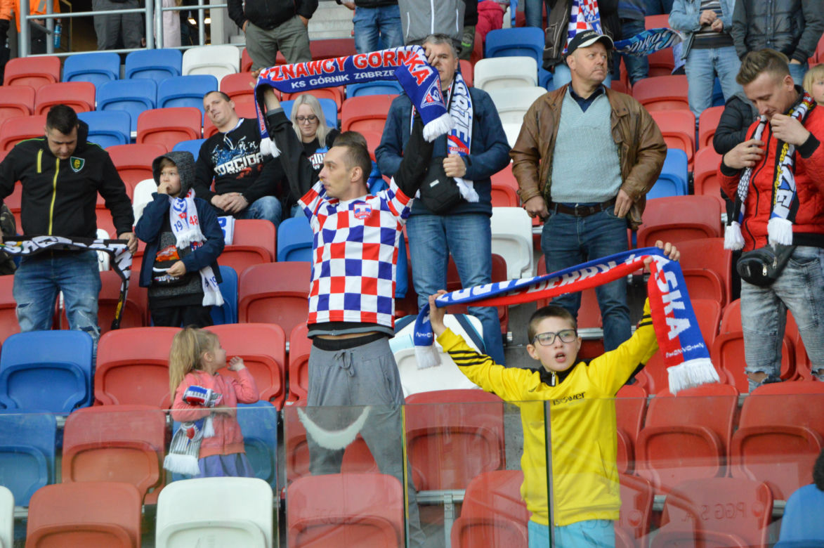 Górnik Zabrze - Arka Gdynia: Nieważny styl, ważne punkty [ZDJĘCIA KIBICÓW]