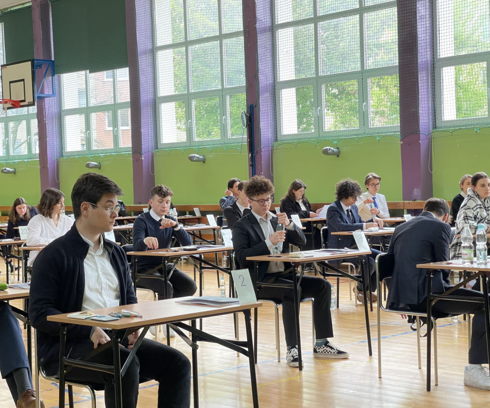 Matura 2023 z matematyki. Uczniowie z Krakowa rozpoczęli egzamin