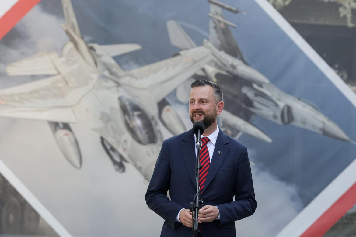 Szef MON wręczył odznaczenia żołnierzom