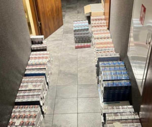 42-latek z powiatu siedleckiego przewoził nielegalne papierosy i próbował staranować policjanta