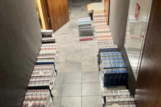 42-latek z powiatu siedleckiego przewoził nielegalne papierosy i próbował staranować policjanta