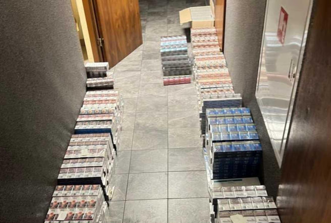 42-latek z powiatu siedleckiego przewoził nielegalne papierosy i próbował staranować policjanta