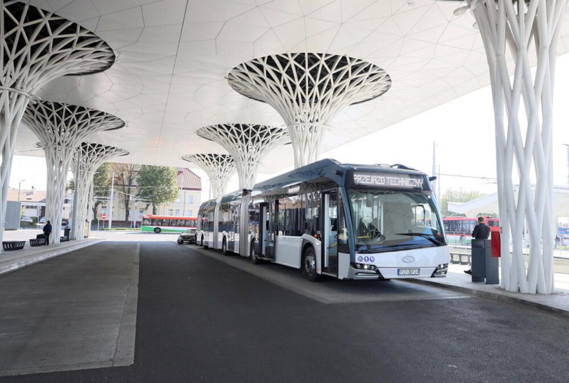 Dworzec Metropolitalny w Lublinie świętuje swoje 1 urodziny. To architektoniczna perełka. "Nie jest najgorzej"