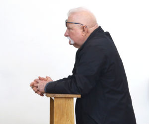 Lech Wałęsa zmienił wizerunek. Wygląda jak słynny gwiazdor muzyki