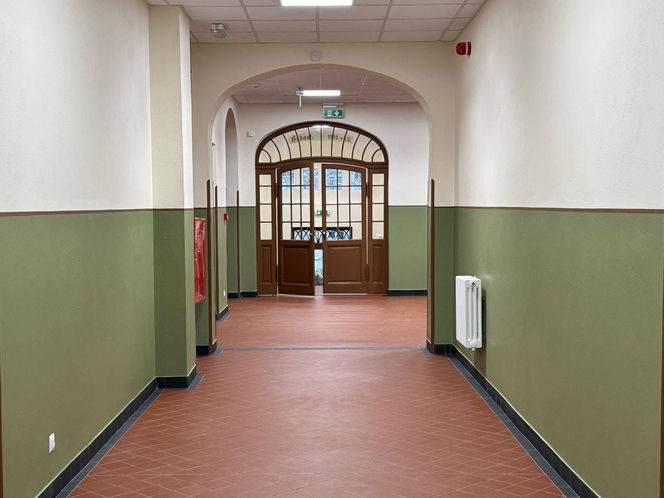 Ta zabytkowa szkoła ma ponad 100 lat. Po latach starań odzyskała blask