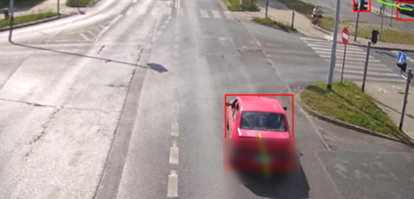 Sieradz. Nietrzeźwa 32-latka prowadziła auto. Siedziała na leżącym mężczyźnie [ZDJĘCIA].
