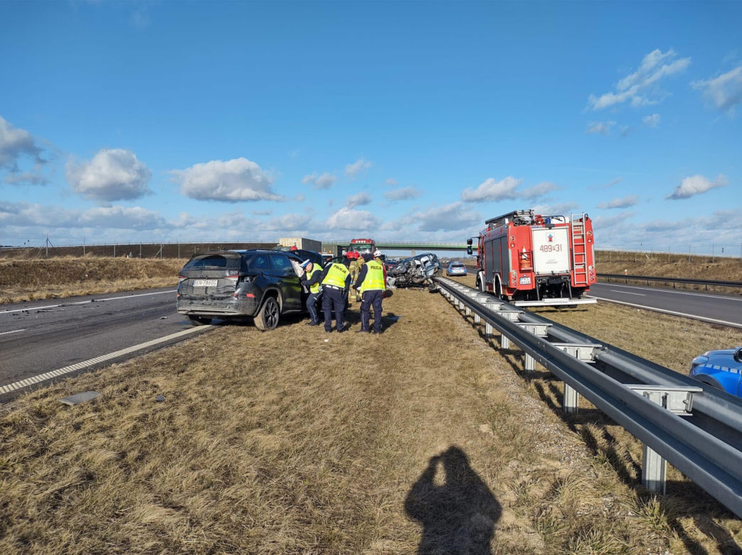 Jechał pod prąd na trasie S5 i zginął! Tragedia pod Kościanem [ZDJĘCIA]