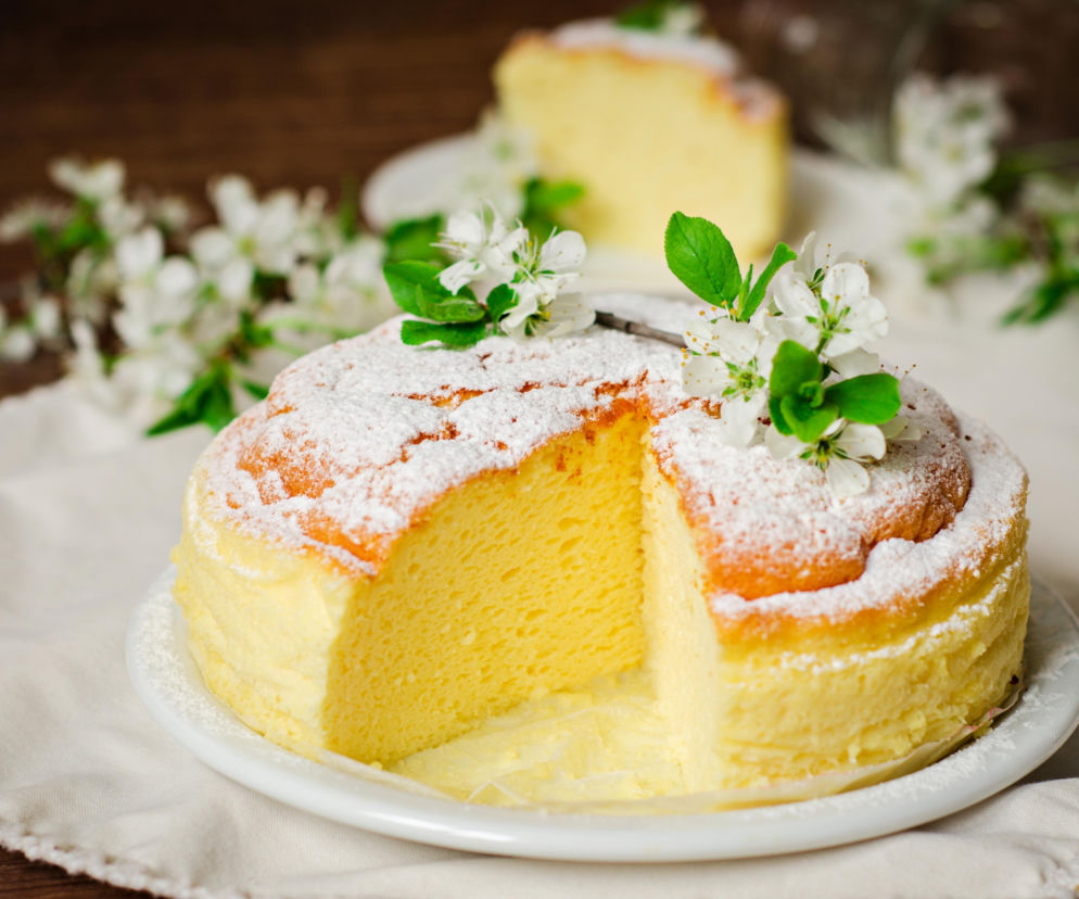 Japoński sernik chmurka – najlżejszy sernik świata, który trzęsie się jak pianka
