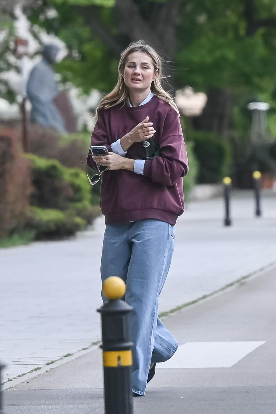 Małgorzata Socha przebiera się na ulicy