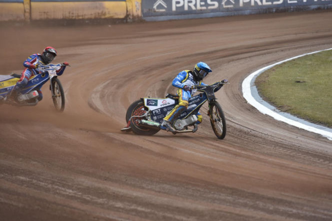 PRES Grupa Deweloperska Toruń - Stelmet Falubaz Zielona Góra, zdjęcia kibiców i zawodników ze sparingu na Motoarenie