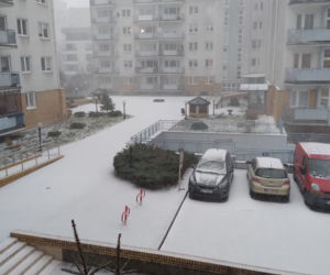 Burza śnieżna nad Warszawą 17.01. Białe zimno dopadło stolicę! Te dzielnice padły ofiarą