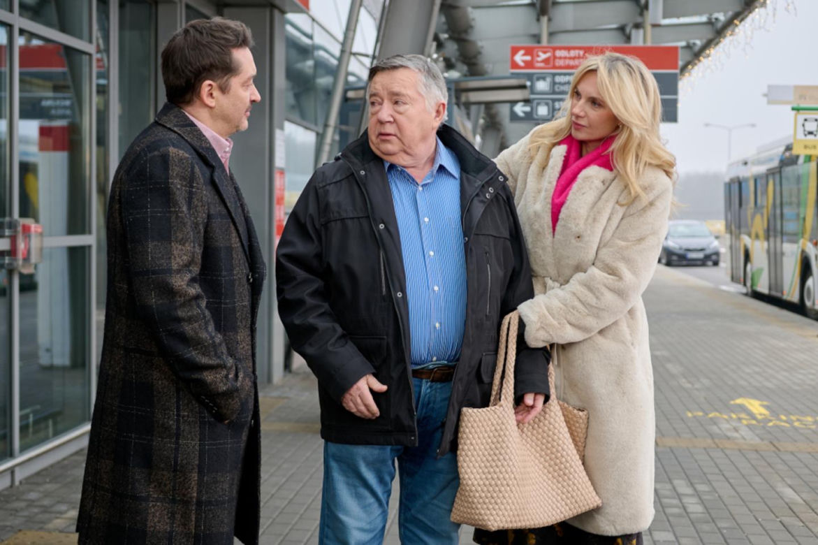 Na Wspólnej, odc. 4002. Włodek (Mieczysław Hryniewicz), Monika (Sylwia Gliwa), Bogdan (Wojciech Brzeziński)