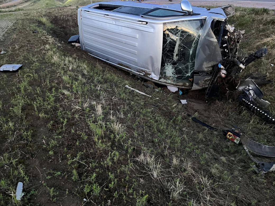 Poważny wypadek pod Łomżą. Bus wypadł z drogi. Wielu poszkodowanych