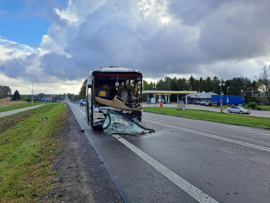 Lubelskie: Wypadek ciężarówki i szkolnego autokaru. Są ranni 