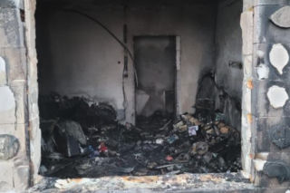 Ogień pojawił się o świcie. Rodzina straciła wszystko. Nie mają dokąd wrócić