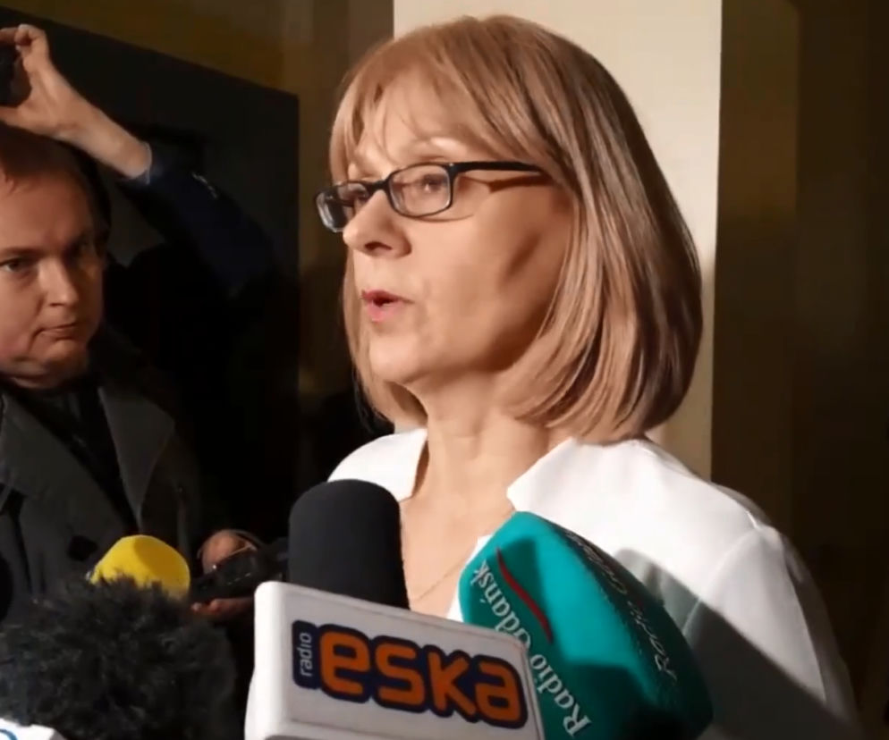 Grażyna Wawryniuk z Prokuratury Okręgowej w Gdańsku nie potwierdziła dzisiaj doniesień o podrobionej przepustce. Głównym tematem konferencji były wyniki sekcji zwłok prezydenta