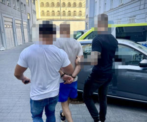 Uderzył pracownika ochrony siatką z butelką. Po zatrzymaniu wyszło na jaw coś jeszcze