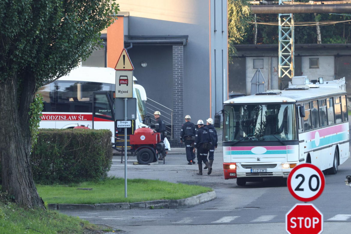 Wstrząs w kopalni Knurów. Trwa akcja ratownicza