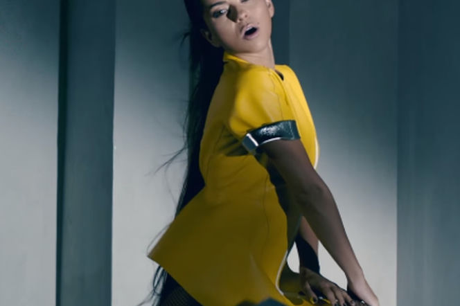 Inna w teledysku do Bop Bop