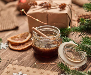 To mój ulubiony dodatek do kawy, deserów i ciast. Ten słodki syrop to świąteczny must have w moim domu