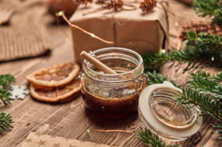 To mój ulubiony dodatek do kawy, deserów i ciast. Ten słodki syrop to świąteczny must have w moim domu