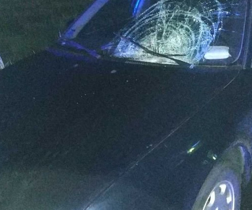 Kierowca osobówki potrącił pieszą. Kobieta nie żyje. Policja szuka świadków