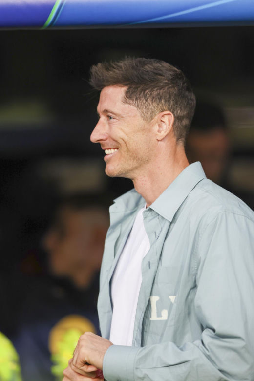 Ujawniono zarobki Roberta Lewandowskiego. Tak wypadł na tle Cristiano Ronaldo