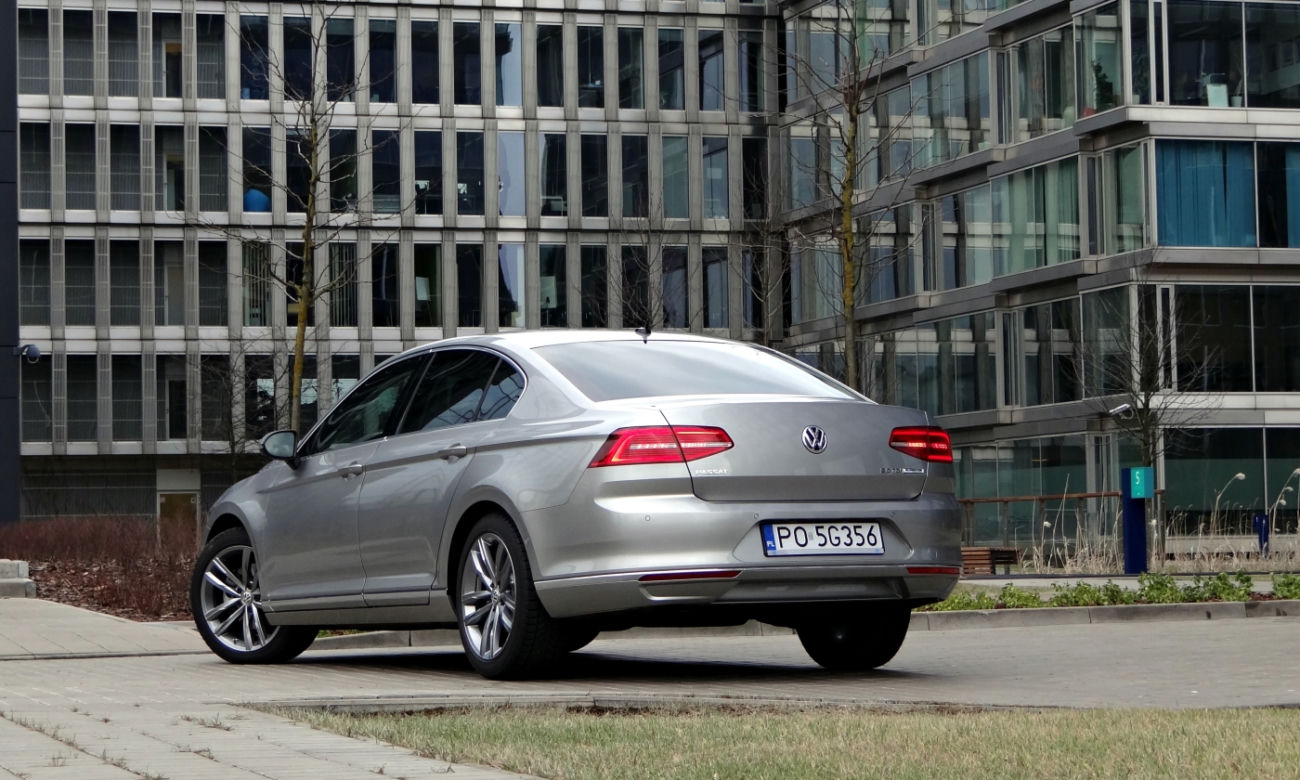 Volkswagen Passat Limousine B8 Highline 2.0 TDI DSG BlueMotion