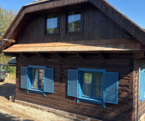 Remont drewnianej chaty w Tropiu (woj. małopolskie)