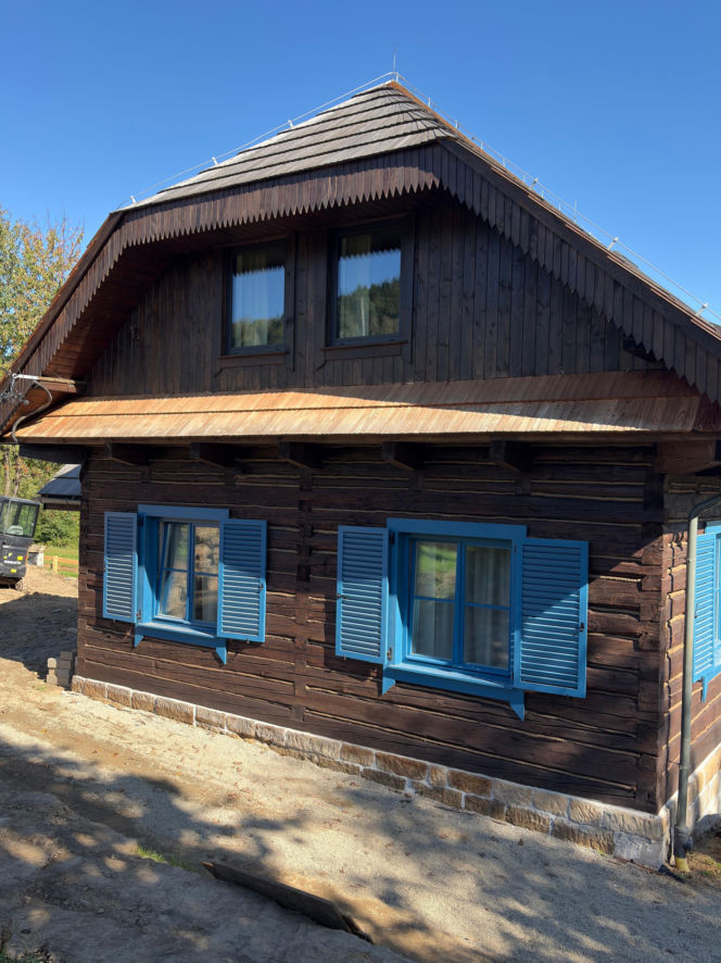Remont drewnianej chaty w Tropiu (woj. małopolskie)
